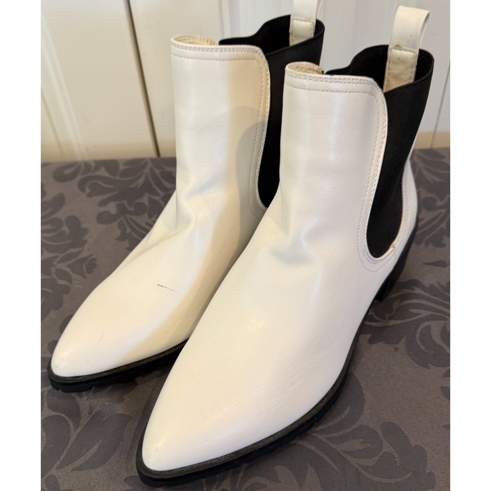 SODA Women's 7.5 White Pointed Toe Chelsea Ankle Boots Pull On Low Heel